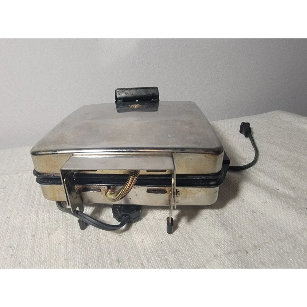 Vintage Toastmaster Square Waffle Iron Baker Flat Griddle Reversible Plates